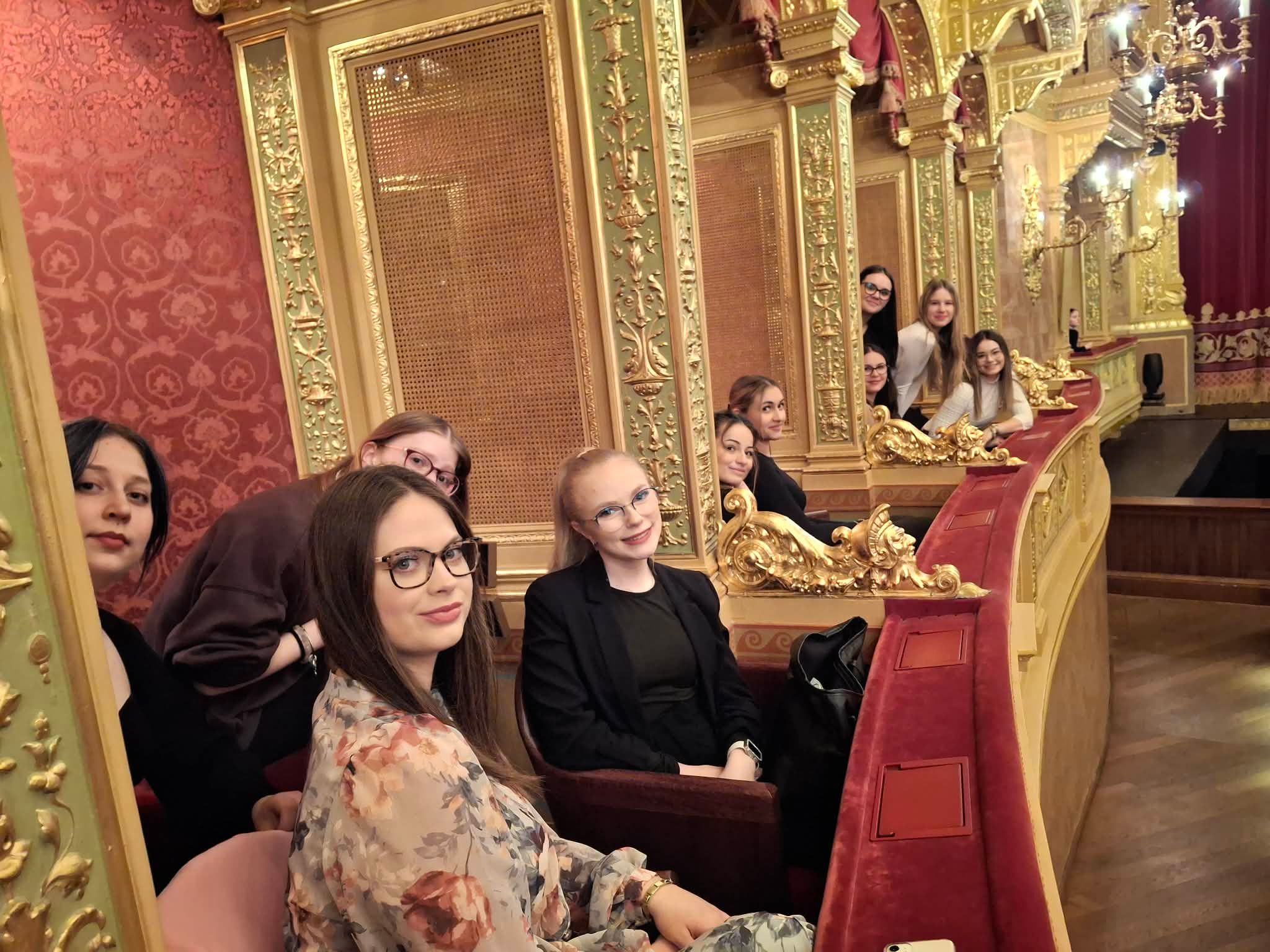 Az operában_Szegedi Gábor Dénes_ 12.D.jpg