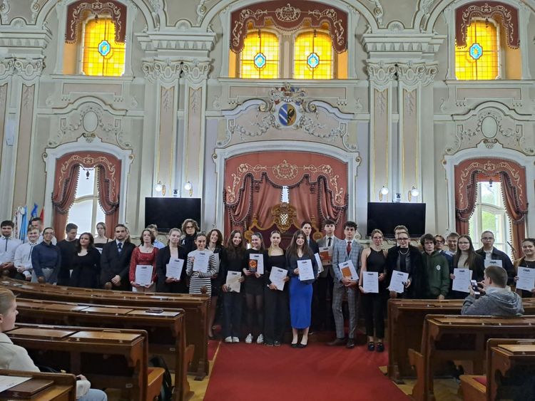 Dugonics Társaság Ifjúsági Tagozata - vers-, illetve prózaíró pályázat