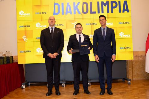 Iskolánk oktatójának díjátadója a BM-ben