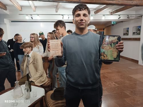 Jókai Róza emlékkönyvével.jpg